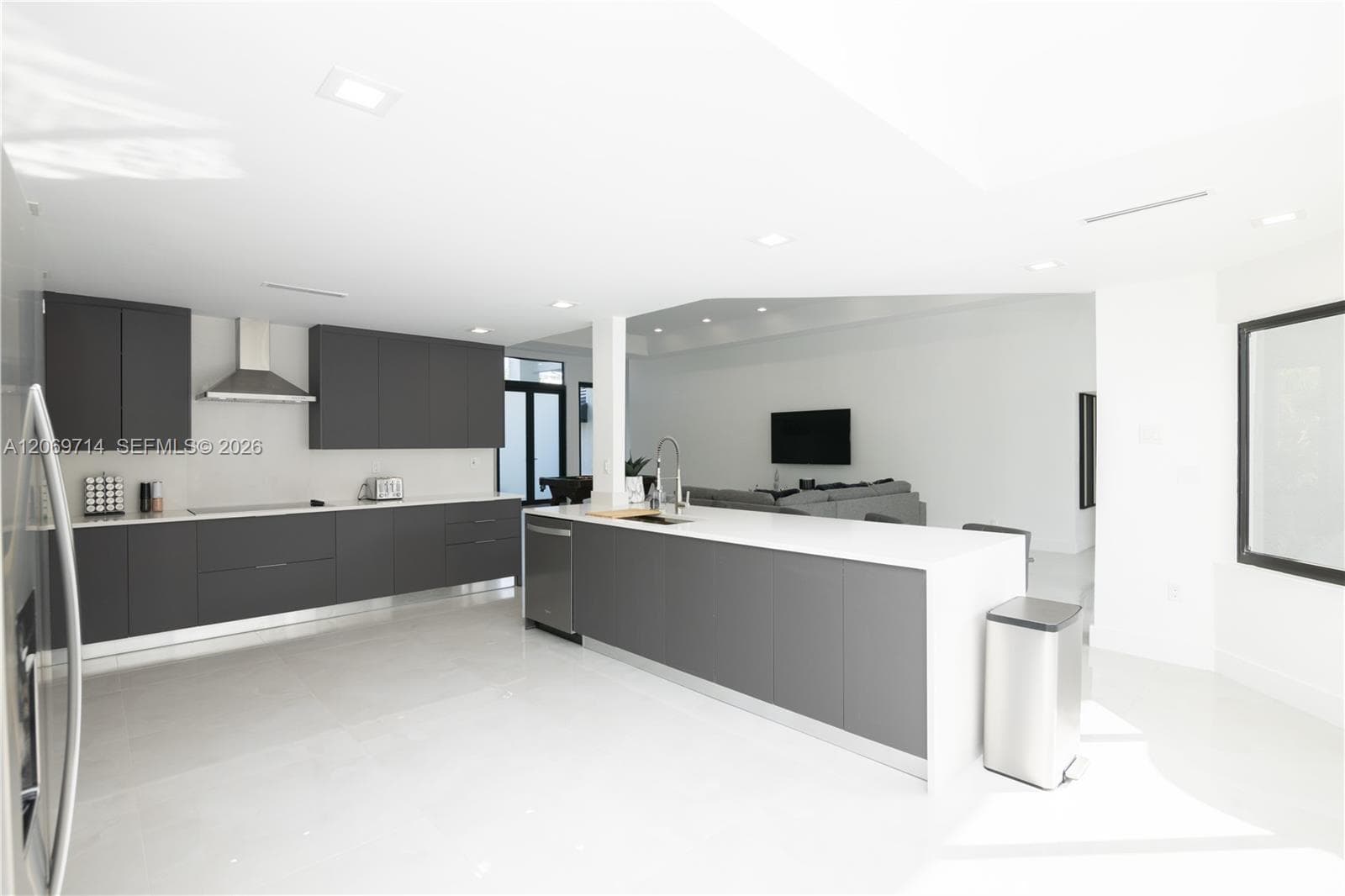 201 Holiday Dr, Hallandale Beach, FL 33009 photo 5