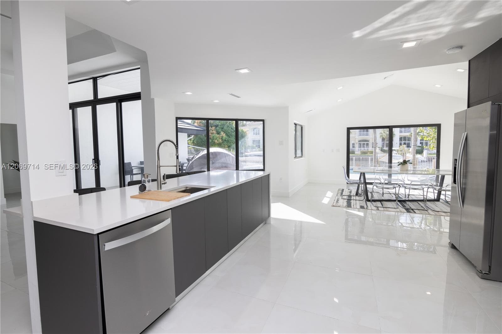 201 Holiday Dr, Hallandale Beach, FL 33009 photo 4