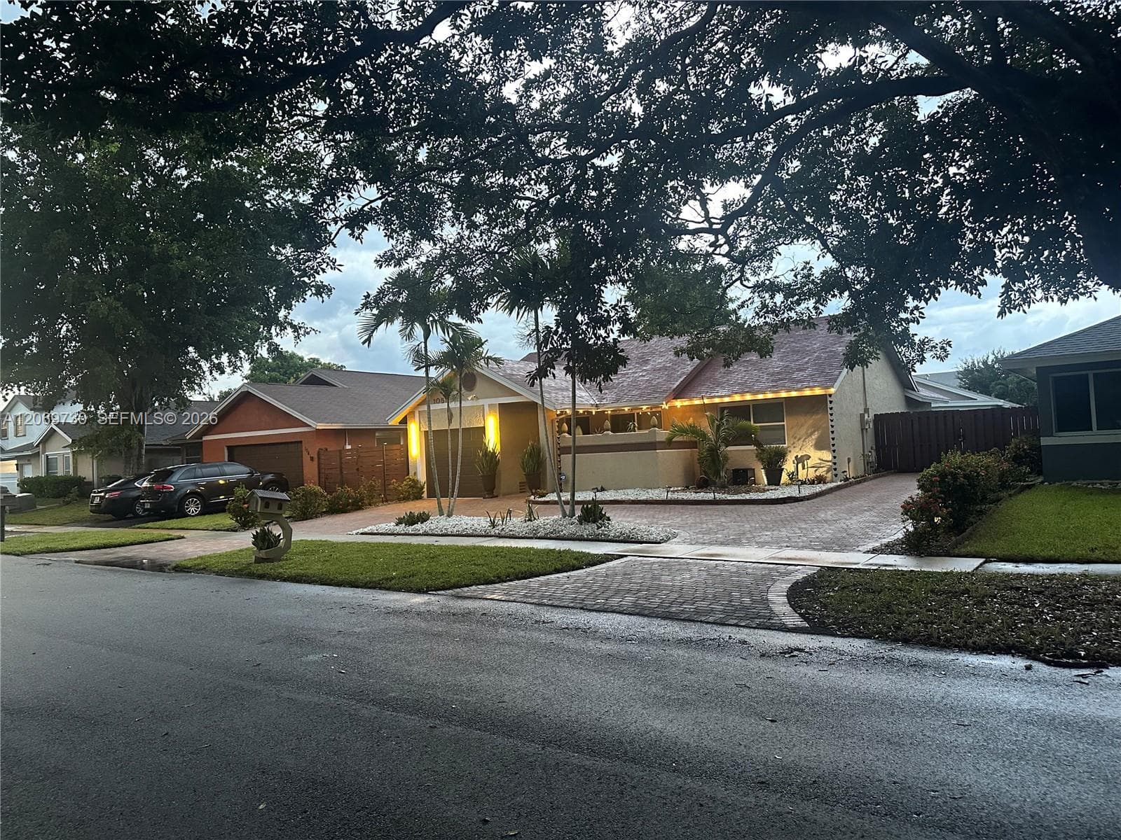 1051 SW 99th Ave, Pembroke Pines, FL 33025 photo 3