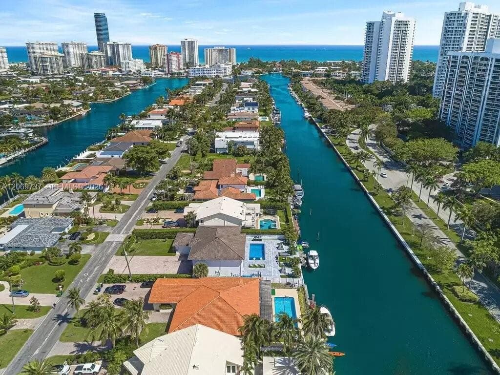 437 Holiday Dr, Hallandale Beach, FL 33009 photo 2