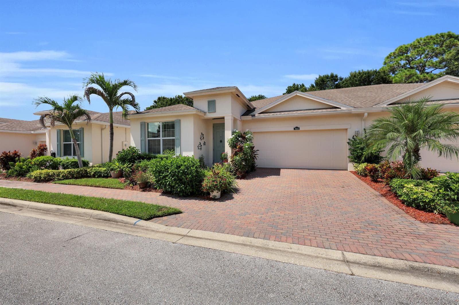 7414 OAKRIDGE Place, Vero Beach, FL 32966 photo 2
