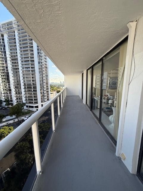 20505 E Country Club Dr # 1036, Aventura, FL 33180 photo 3