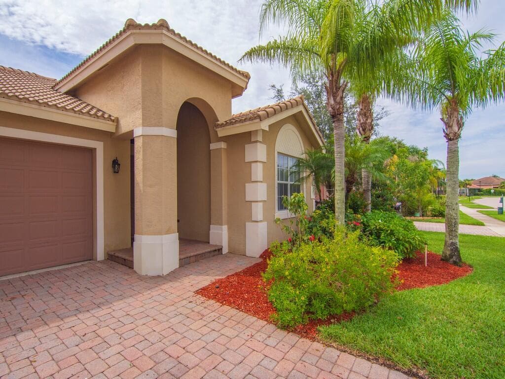 2287 SW NEWPORT ISLES Boulevard, Port St. Lucie, FL 34953 photo 3