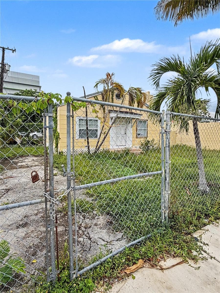 2728 NW 3rd St, Miami, FL 33125 photo 5