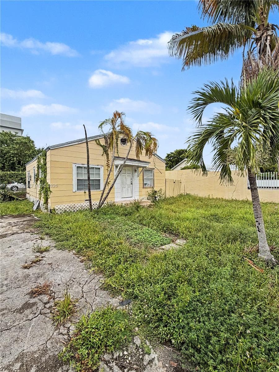 2728 NW 3rd St, Miami, FL 33125 photo 4