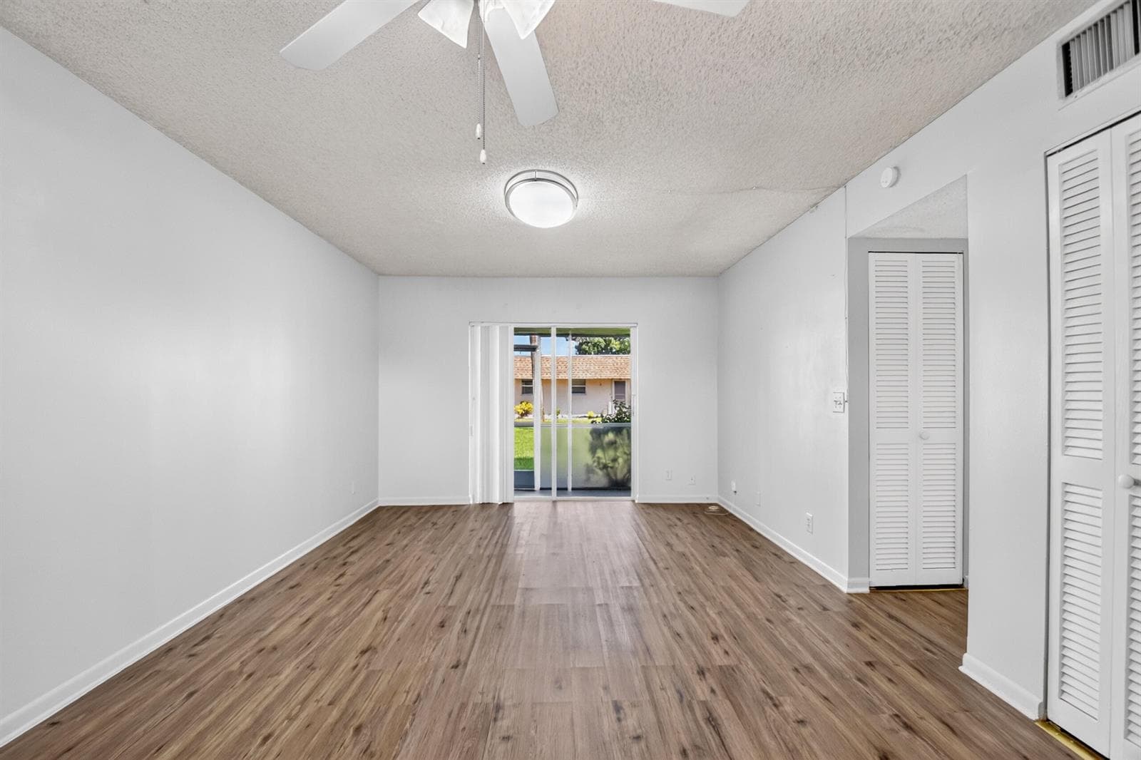 200 Bonnie Boulevard W # 131, Palm Springs, FL 33461 photo 2