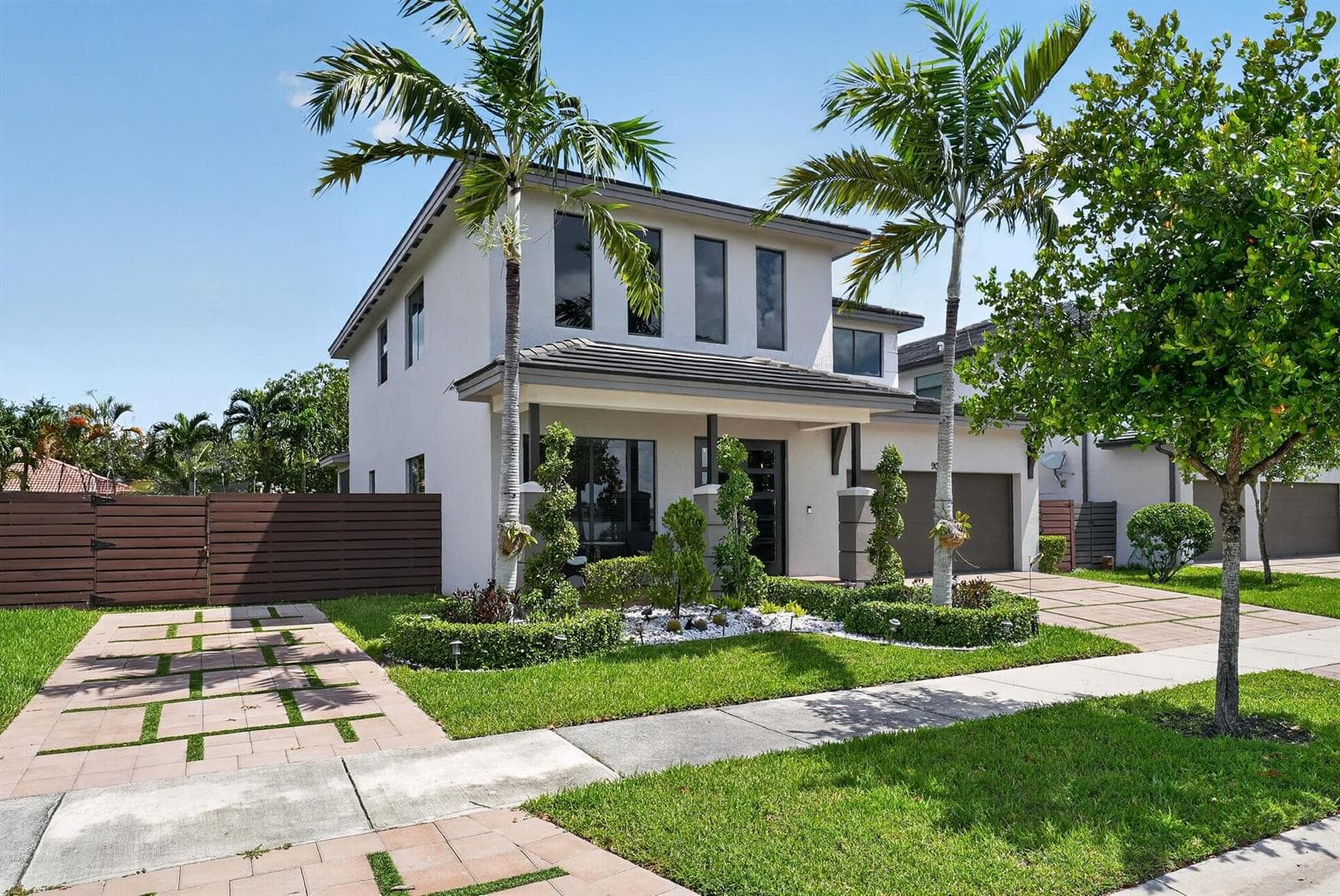 9023 NW 161ST Terrace, Miami Lakes, FL 33018 photo 4