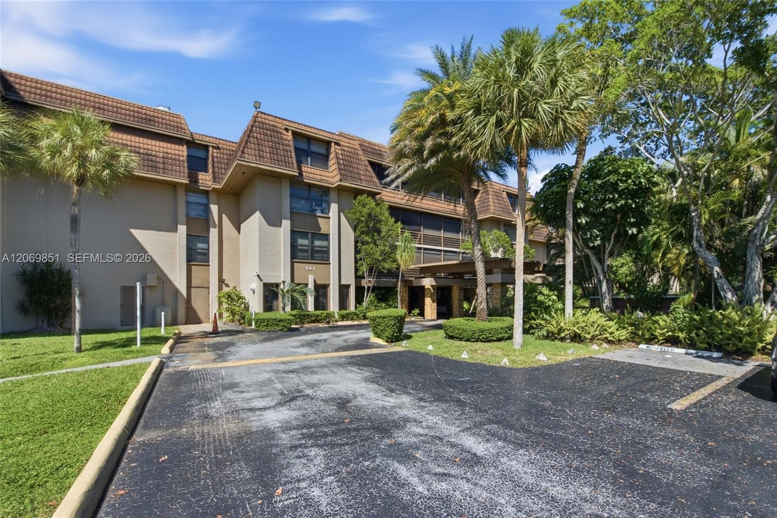 661 NE 195th St # 104, Miami, FL 33179 photo 2