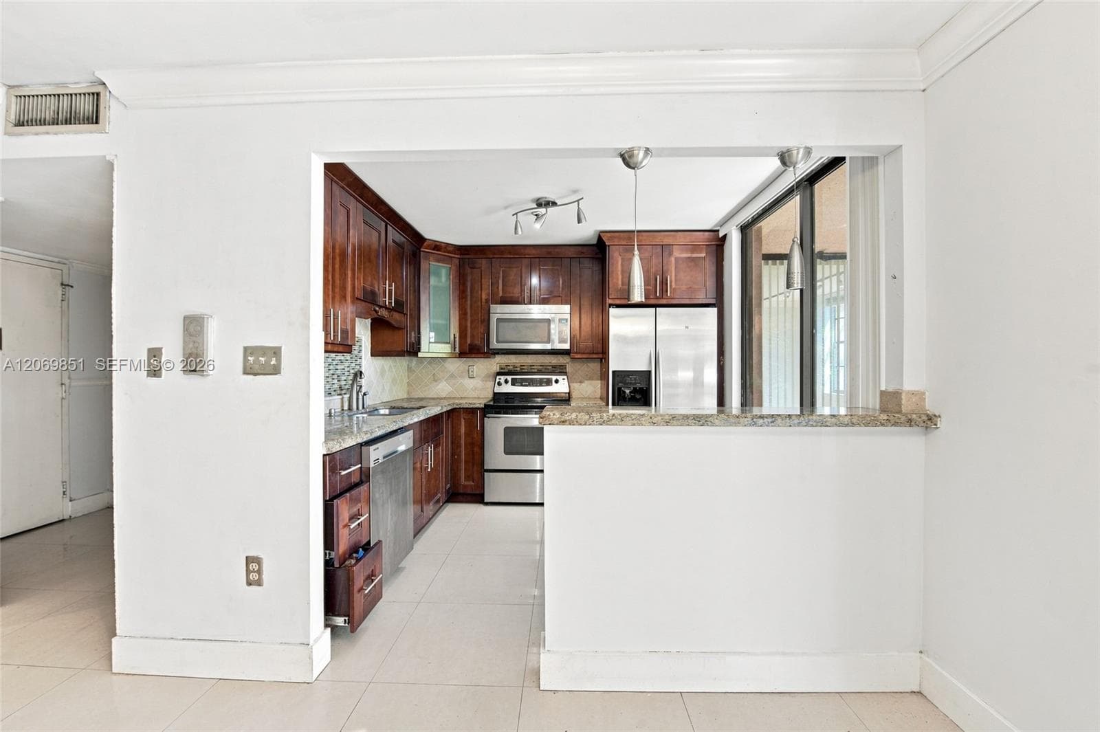 661 NE 195th St # 104, Miami, FL 33179 photo 5