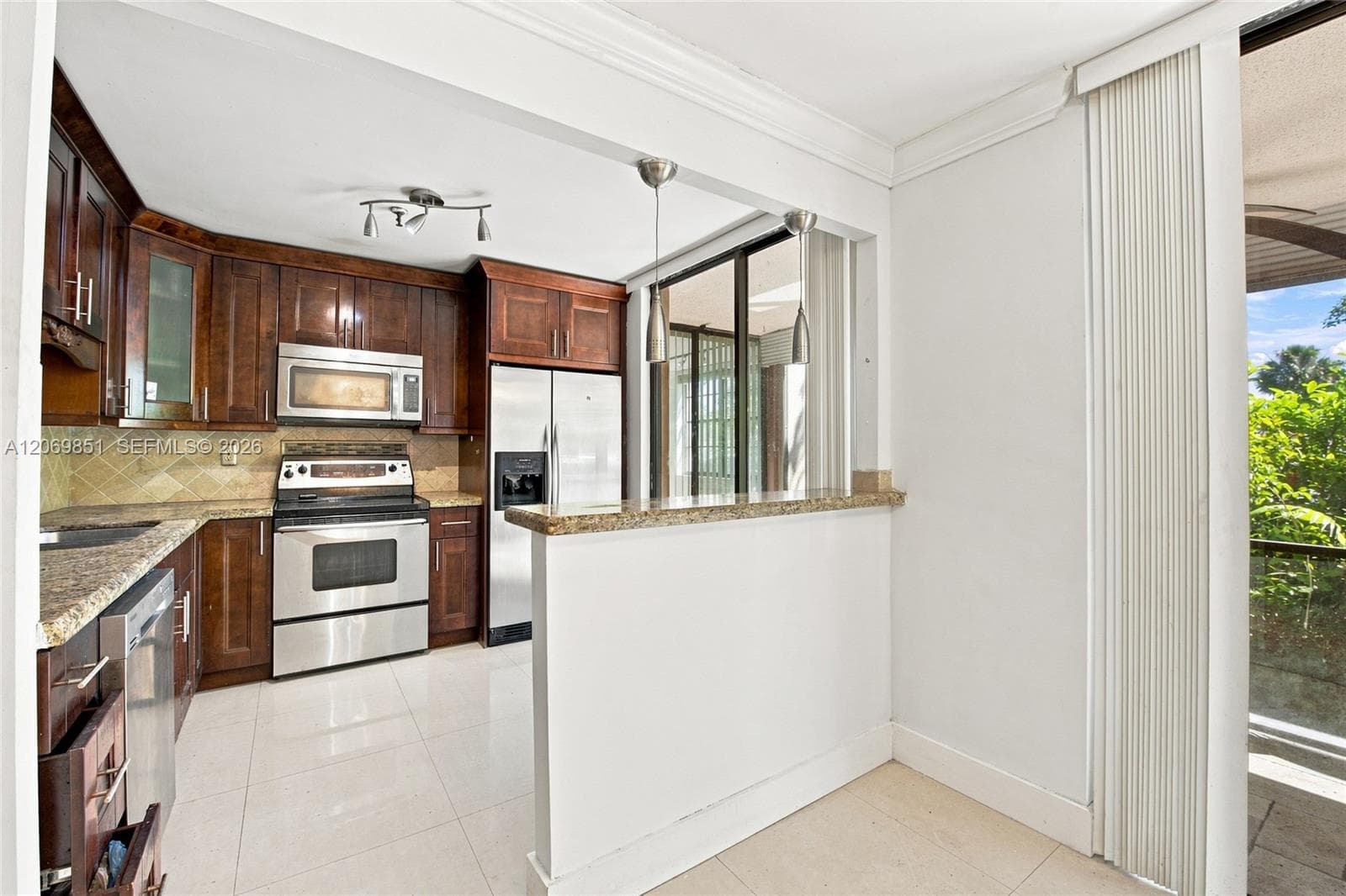 661 NE 195th St # 104, Miami, FL 33179 photo 4