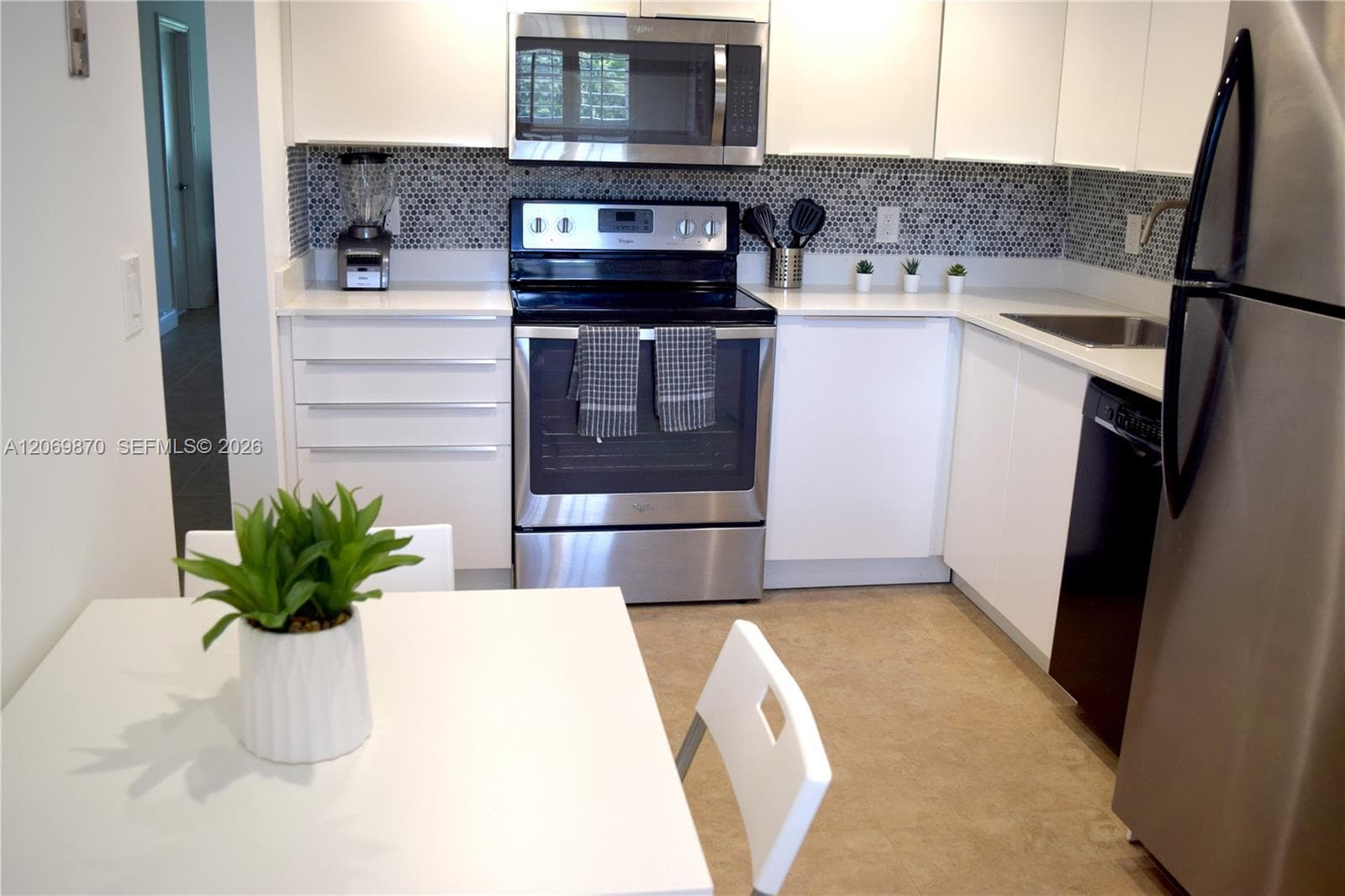3970 Oaks Clubhouse Dr # 306, Pompano Beach, FL 33069 photo 2