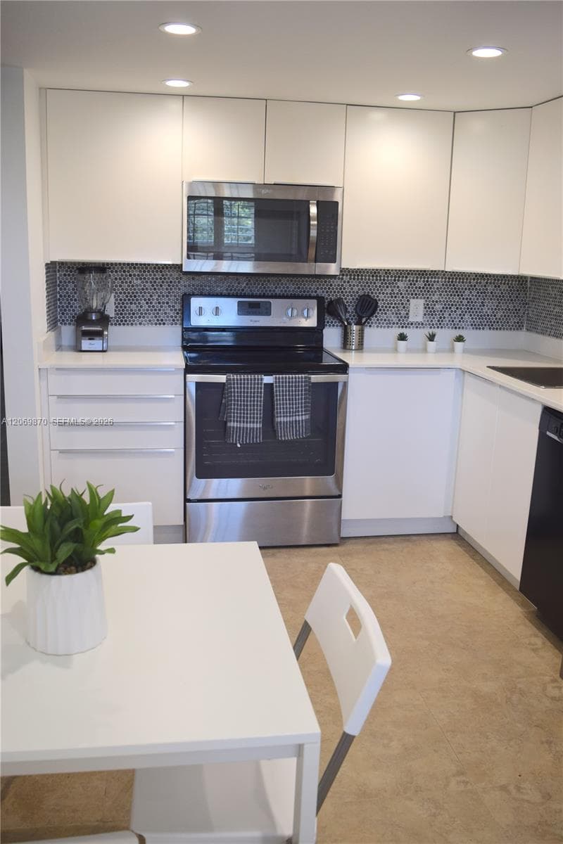 3970 Oaks Clubhouse Dr # 306, Pompano Beach, FL 33069