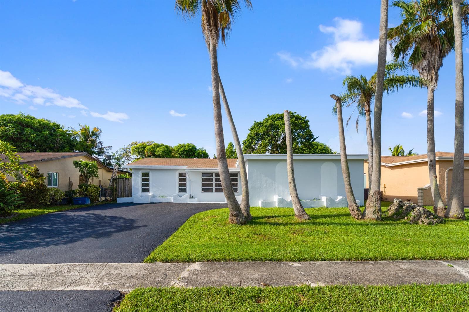 10690 NW 27TH Court, Sunrise, FL 33322 photo 2