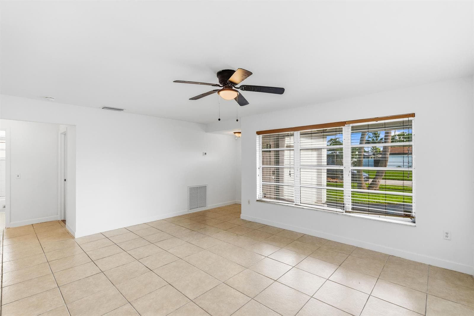 10690 NW 27TH Court, Sunrise, FL 33322 photo 5