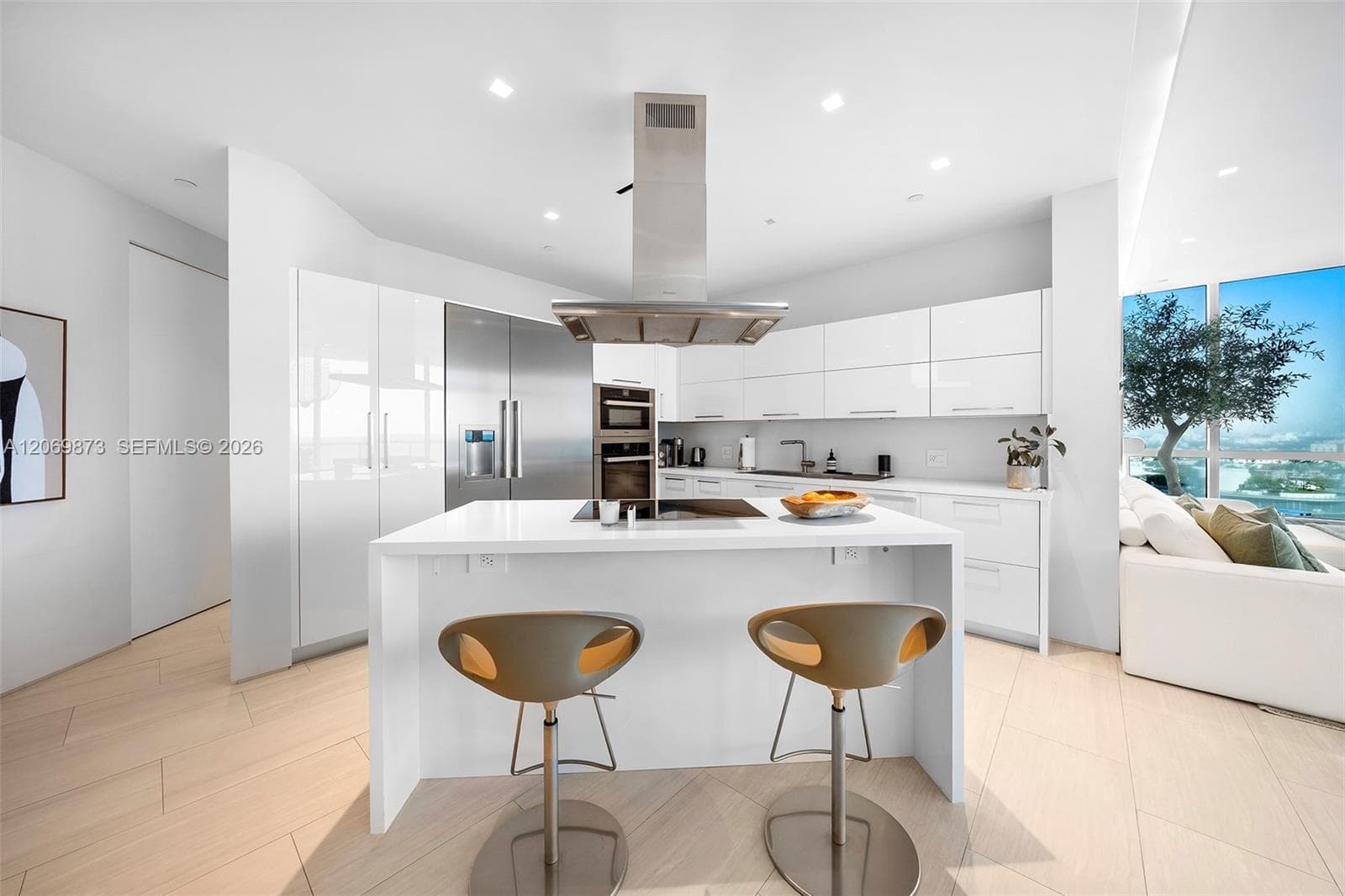 100 S Pointe Dr # 1409, Miami Beach, FL 33139 photo 3