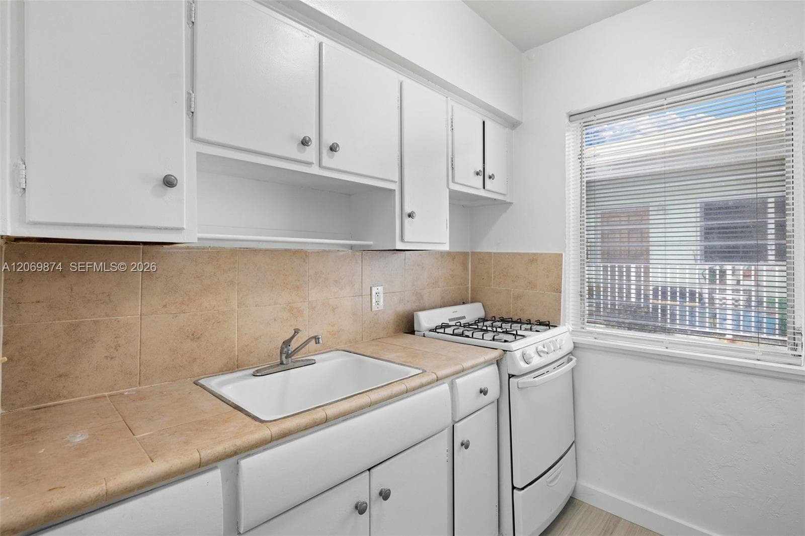 7721 Dickens Ave # 6, Miami Beach, FL 33141