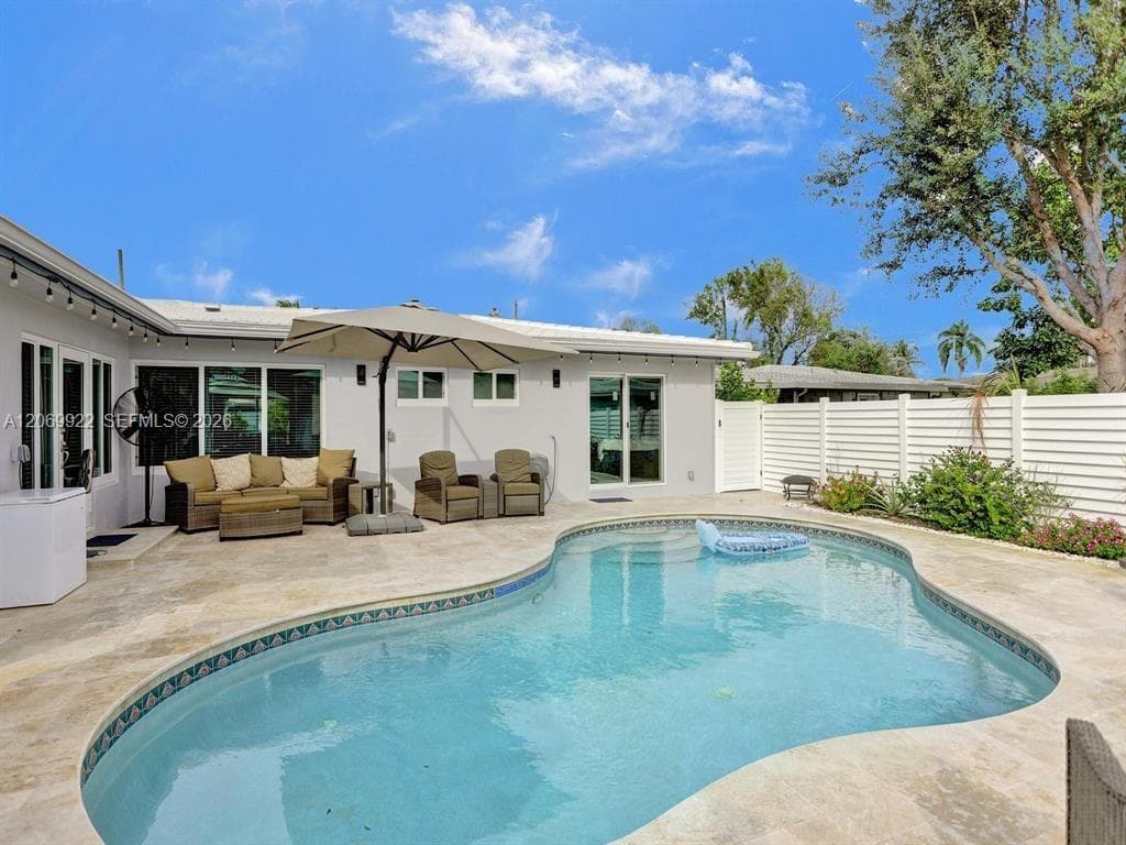 1580 NE 34th St, Oakland Park, FL 33334 photo 2