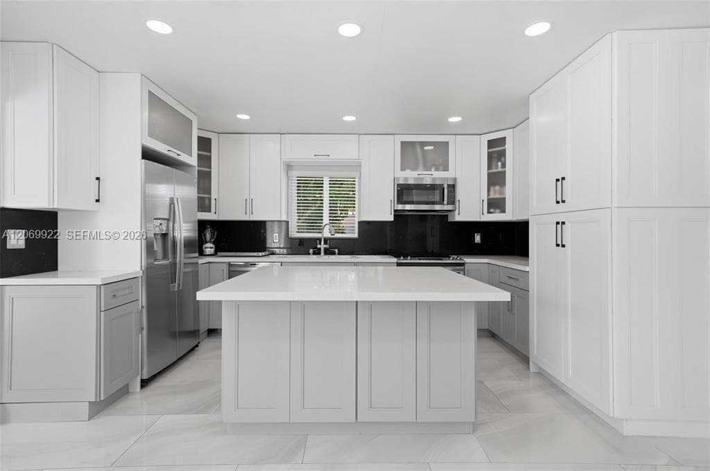 1580 NE 34th St, Oakland Park, FL 33334 photo 3