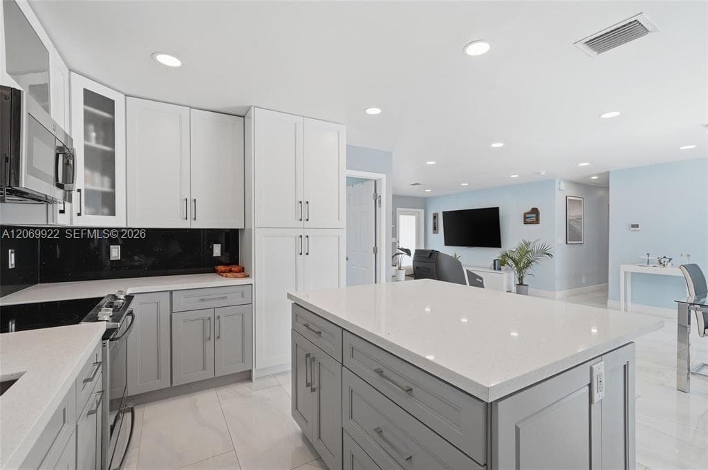 1580 NE 34th St, Oakland Park, FL 33334 photo 5