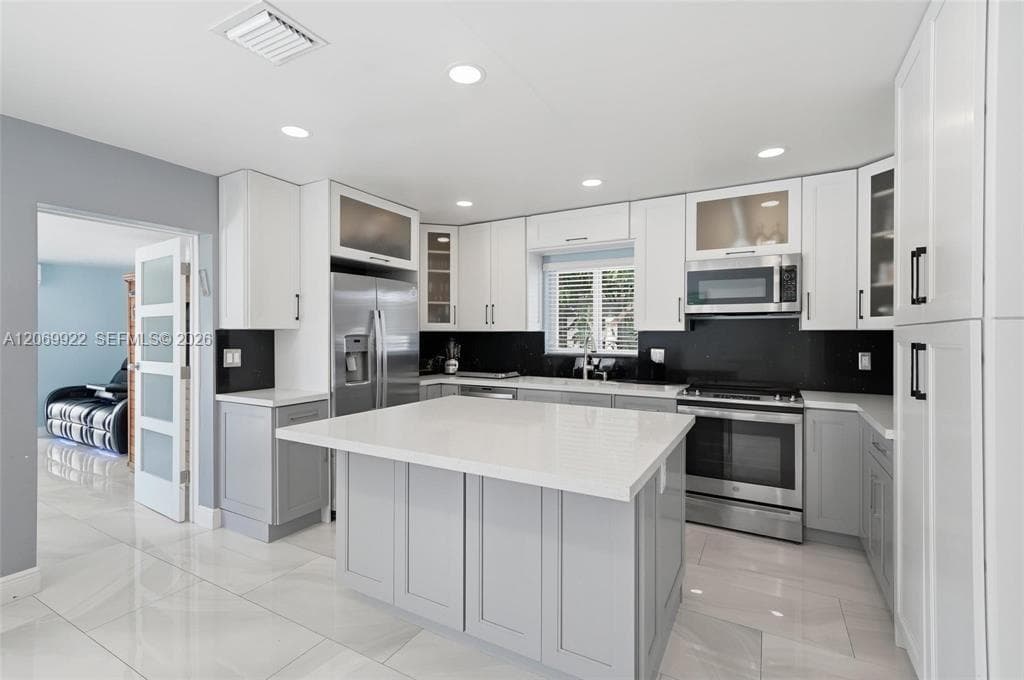1580 NE 34th St, Oakland Park, FL 33334 photo 4