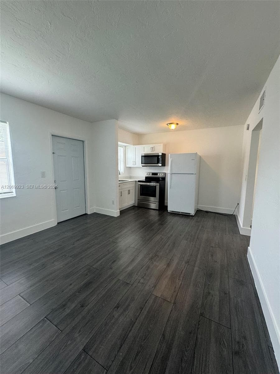 2150 NW 24th St # 4, Miami, FL 33142 photo 3