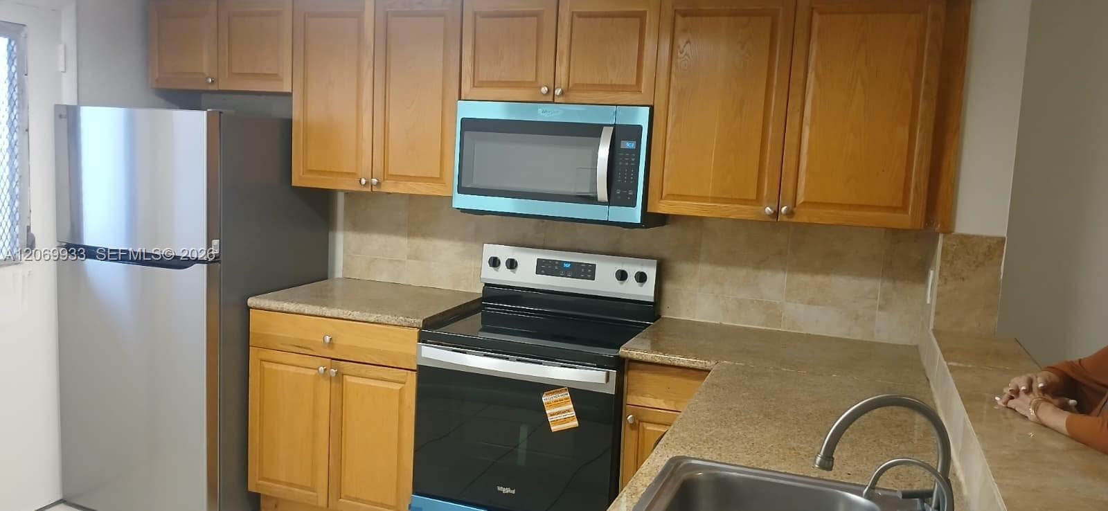 1591 NE Miami Gardens Dr # 205, Miami, FL 33179 photo 3