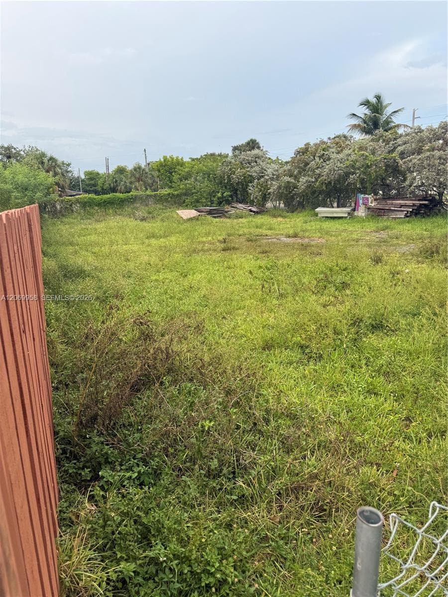 325 NW 4th St, Pompano Beach, FL 33060 photo 2
