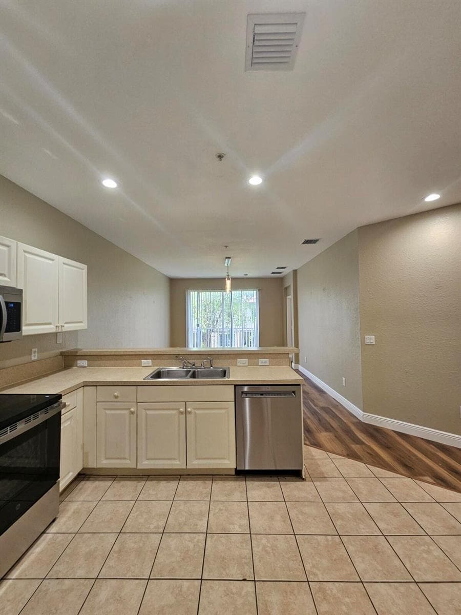 1967 FREEPORT Drive, Riviera Beach, FL 33404 photo 5