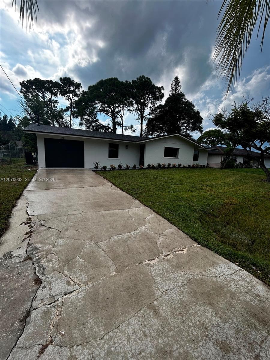 5701 Myrtle Dr, Fort Pierce, FL 34982 photo 2