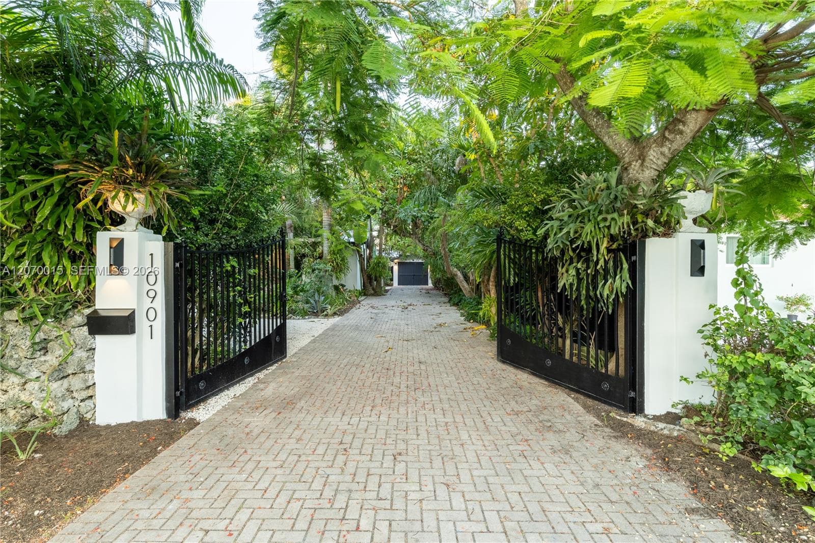 10901 NE 3rd Ave, Miami, FL 33161 photo 2