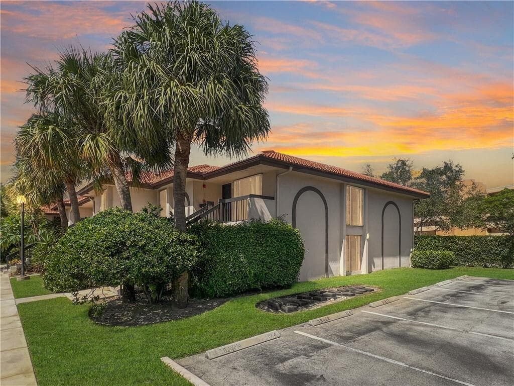 351 Club Circle # 210, Boca Raton, FL 33487 photo 3