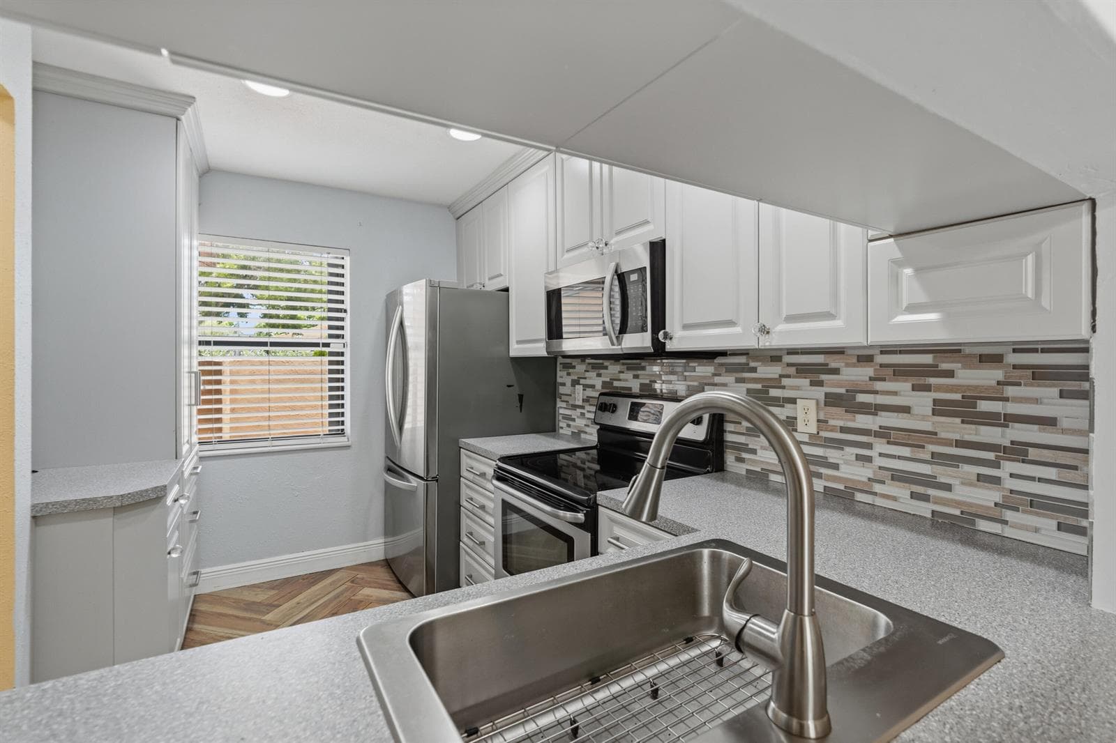 10927 NW 29TH Court, Sunrise, FL 33322 photo 2