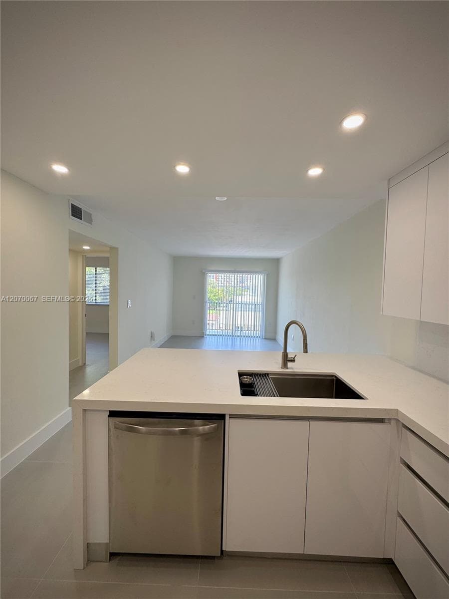 1530 SW 2nd St # 405, Miami, FL 33135 photo 4