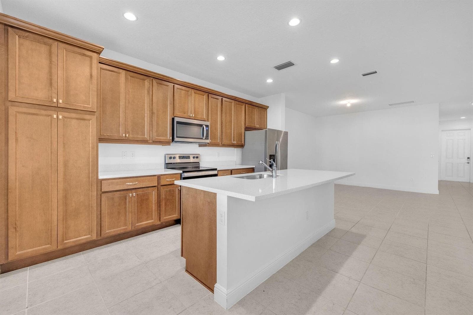 540 Sanderling Circle, Deerfield Beach, FL 33442 photo 3