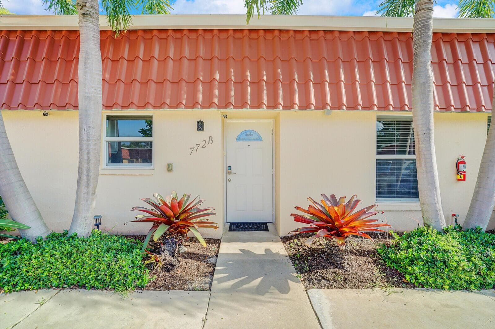772 NANTUCKET Circle # B, Lake Worth, FL 33467 photo 2
