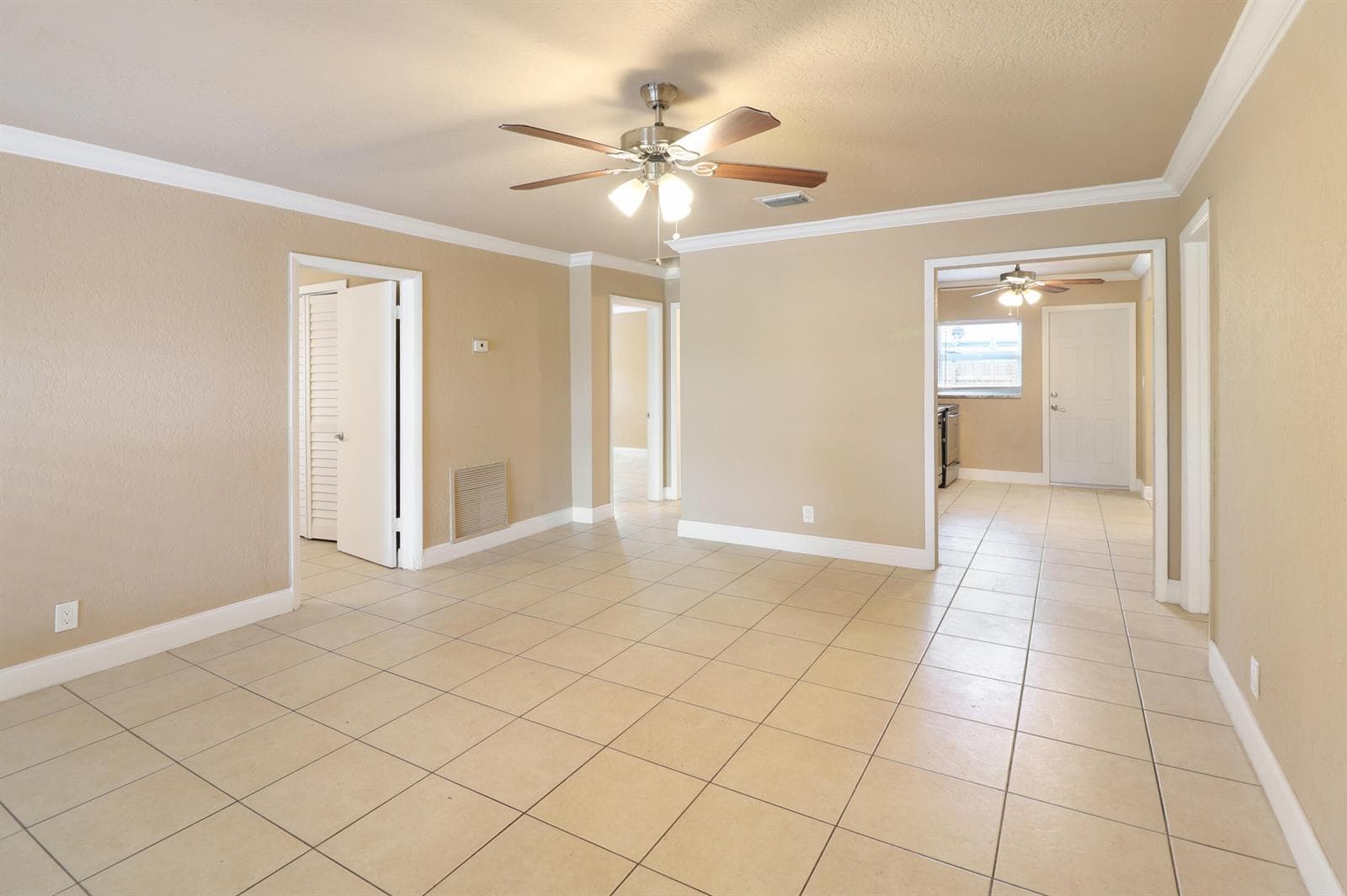 5249 NE 4TH Terrace, Oakland Park, FL 33334 photo 4