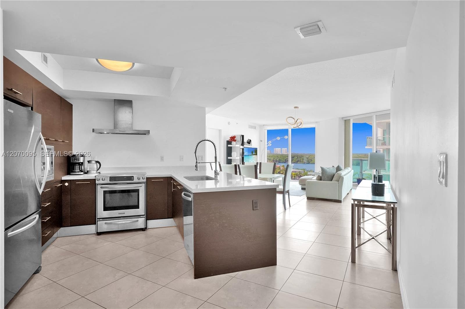250 Sunny Isles Blvd # 3-904, Sunny Isles Beach, FL 33160