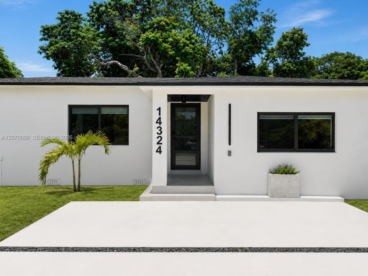 14324 Garden Dr, Miami, FL 33168 photo 2