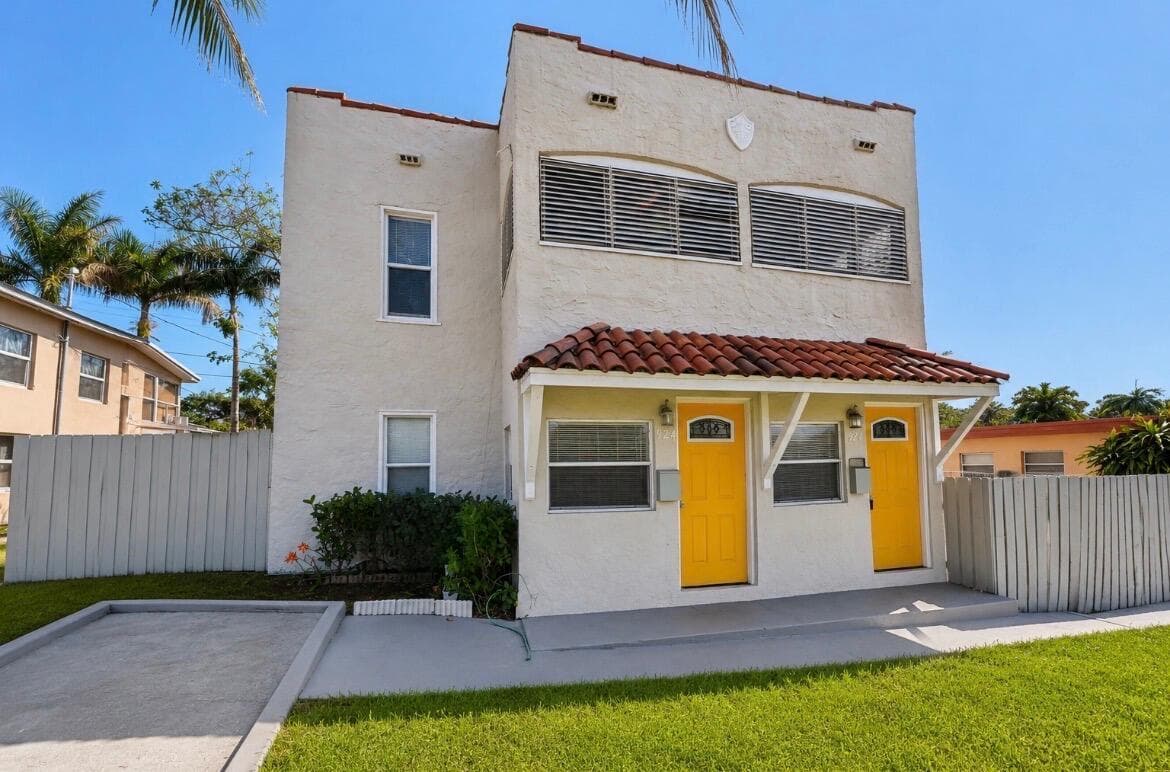 924 MCINTOSH Street, West Palm Beach, FL 33405 photo 3