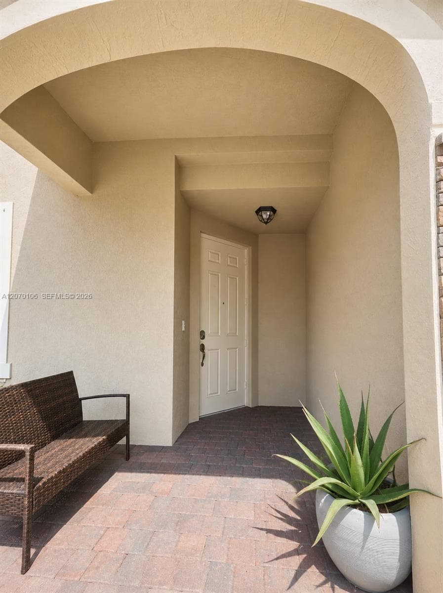 9229 W 33rd Way, Hialeah, FL 33018 photo 2