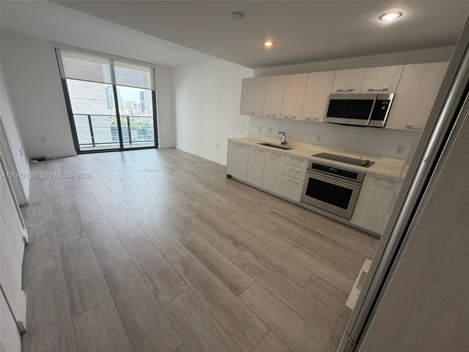 55 SW 9th St # 2410, Miami, FL 33130 photo 2