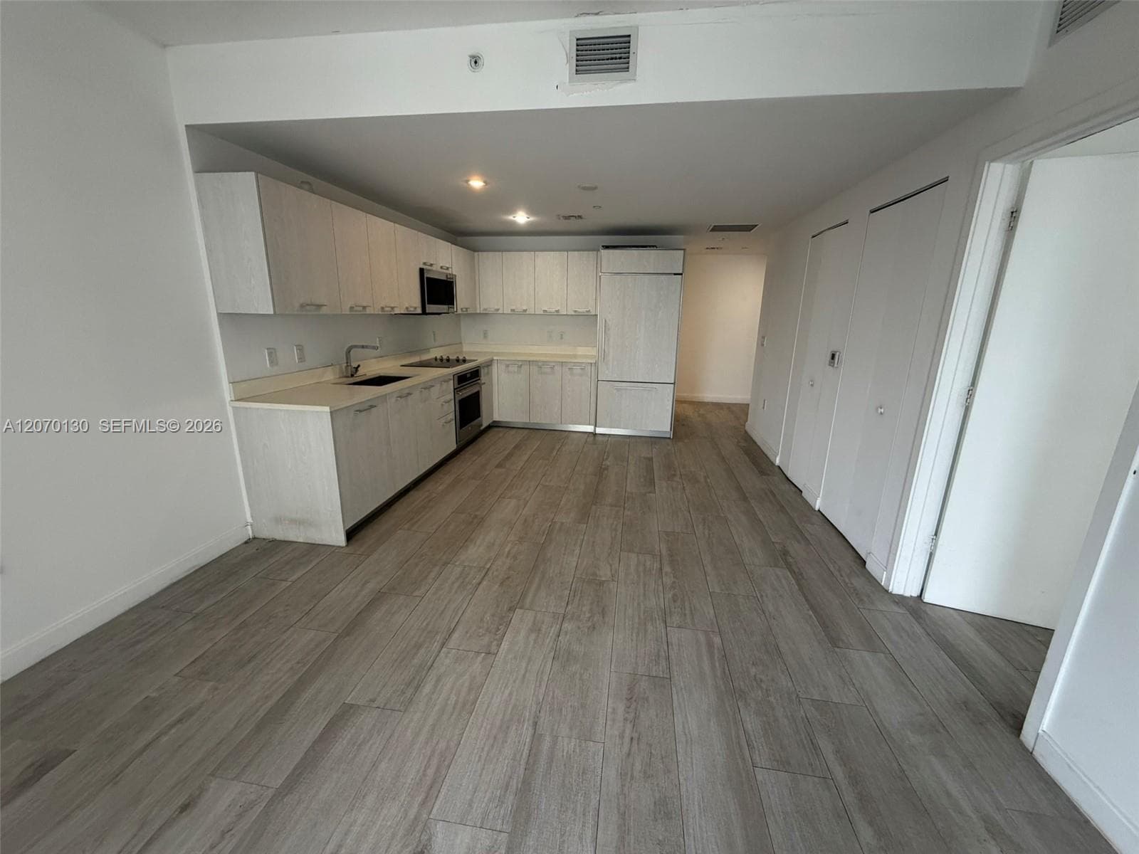 55 SW 9th St # 2410, Miami, FL 33130 photo 3