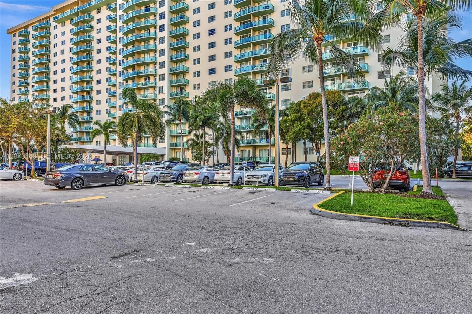 19390 Collins Ave # 908, Sunny Isles Beach, FL 33160 photo 2