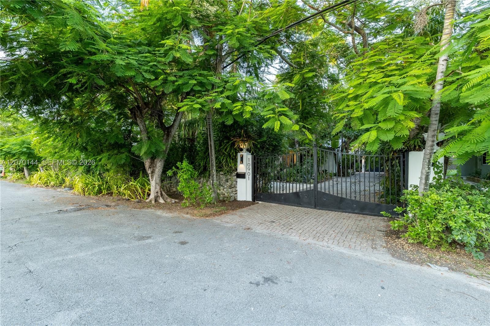 10901 NE 3rd Ave, Miami, FL 33161 photo 5