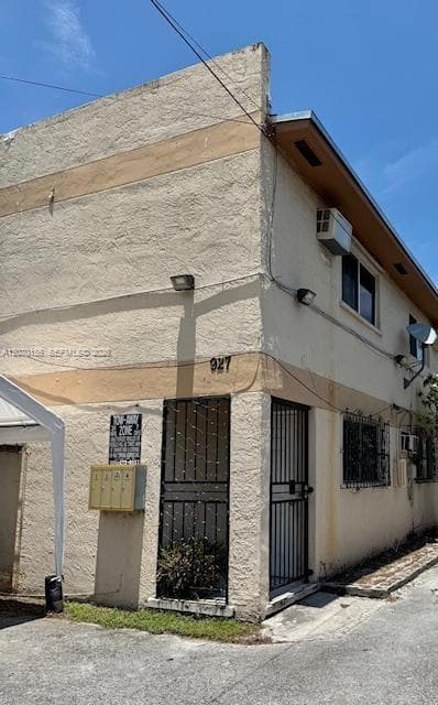927 NW 7th Ct # 3, Miami, FL 33136