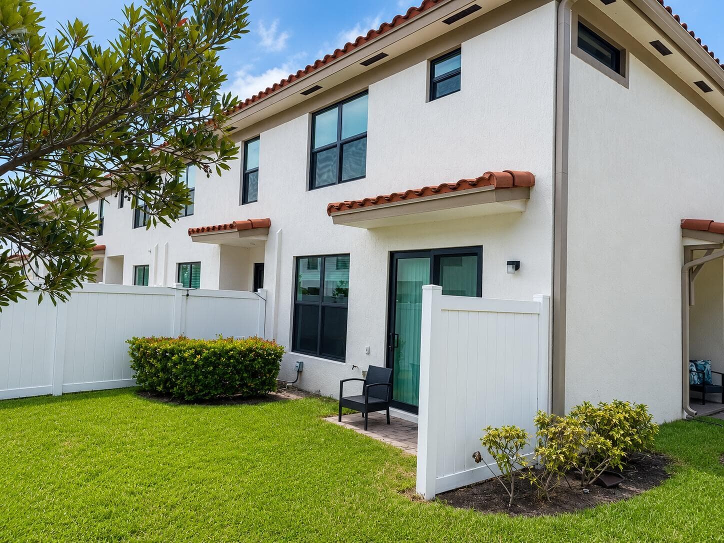 4414 HEMLOCK Drive, Riviera Beach, FL 33410 photo 2