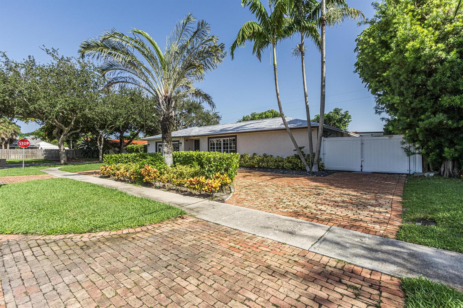 1 Tam O Shanter Lane, Boca Raton, FL 33431 photo 3