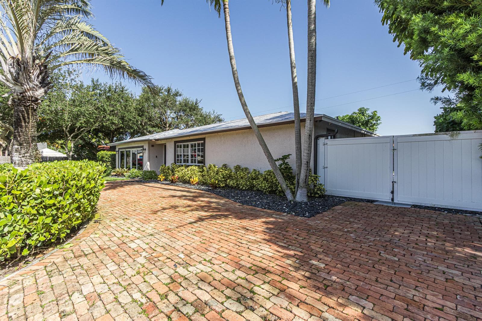 1 Tam O Shanter Lane, Boca Raton, FL 33431 photo 4