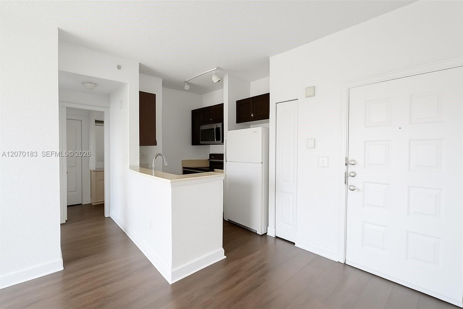 6001 SW 70th St # 625, South Miami, FL 33143 photo 3