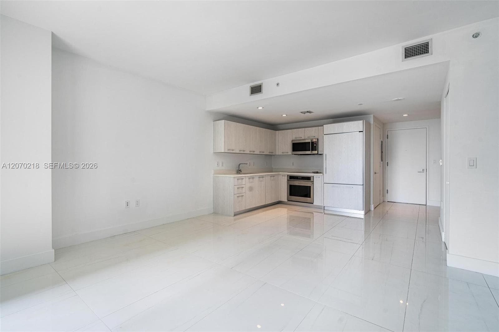 45 SW 9th St # 2002, Miami, FL 33130 photo 5